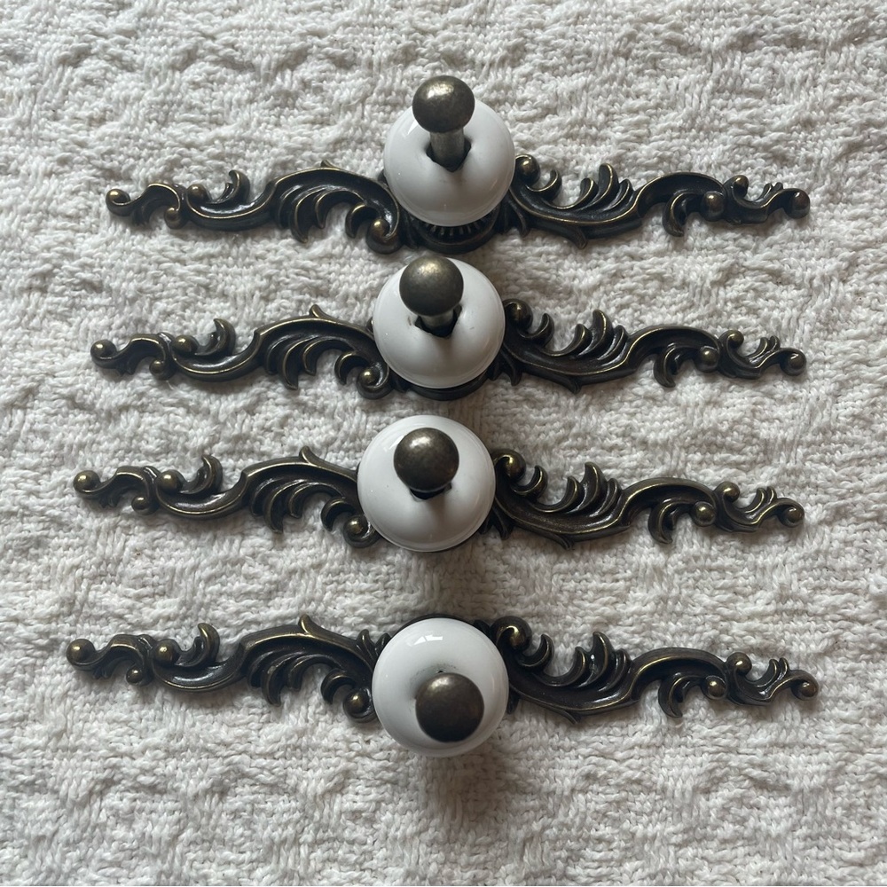 Vintage Set of 4 Handles for Dressers Knobs Pulls Hollywood Regency Hardware MCM - Picture 6 of 12